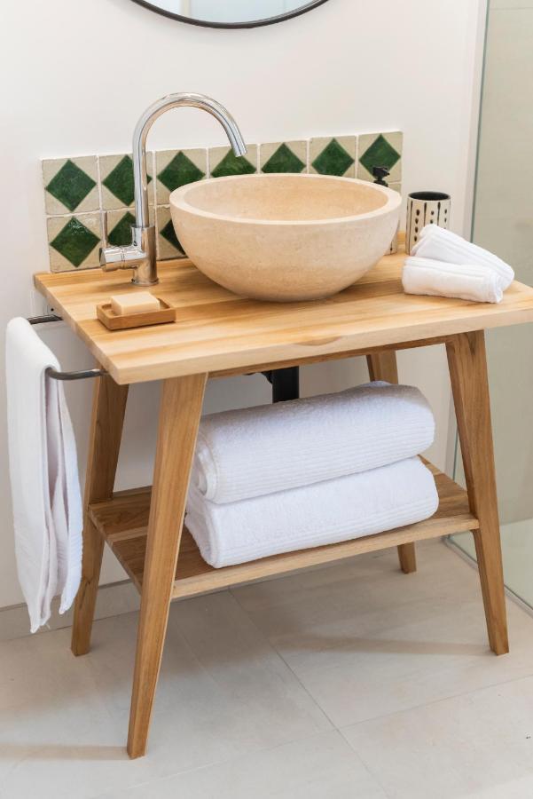 La Petite Ruche, 1 Bedroom Gite In The Luberon Apt Dış mekan fotoğraf